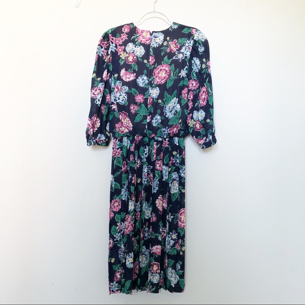 Leslie Faye Vintage Floral Pleated Midi Dress